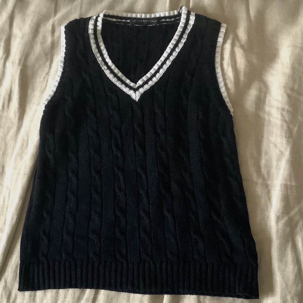 Brandy Melville Cropped V-neck Sweater Vest Size: XS/S